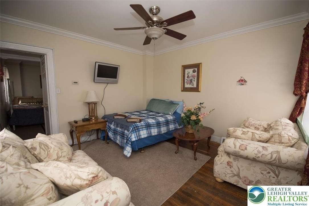 706 E 5th St - Photo 3 of 25