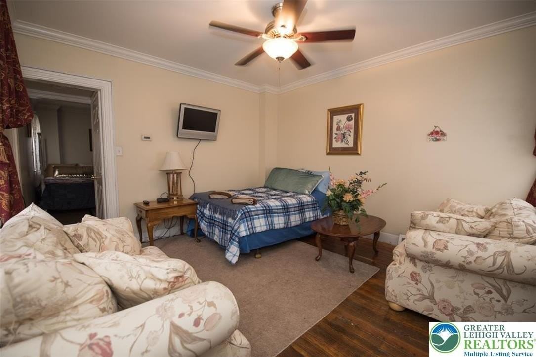 706 E 5th St - Photo 4 of 25