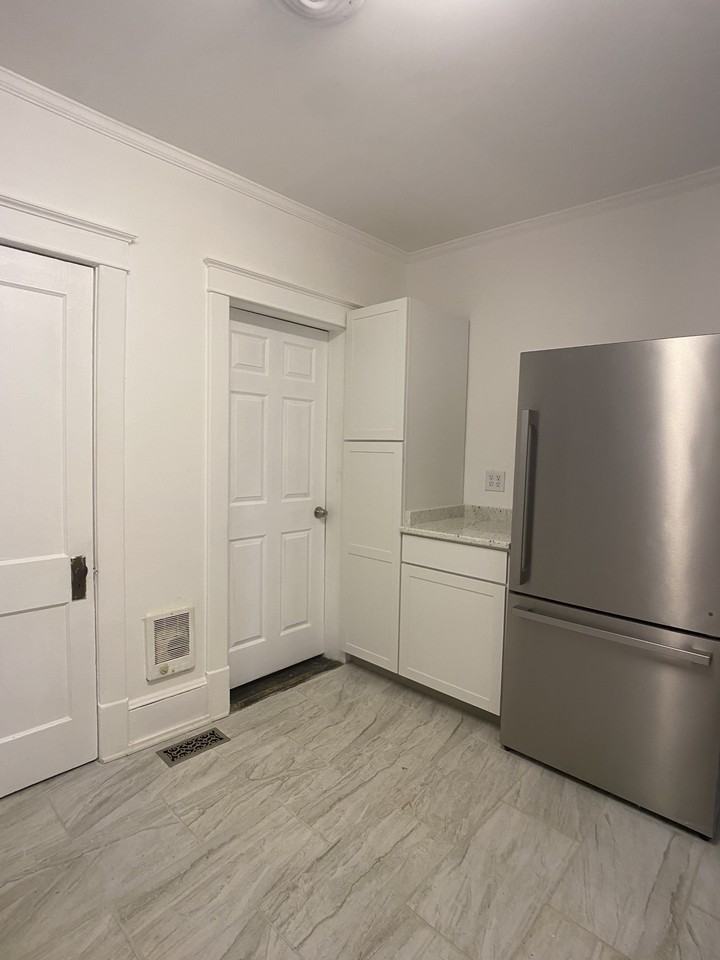 1815 Berkeley Avenue #1 - Photo 4 of 10