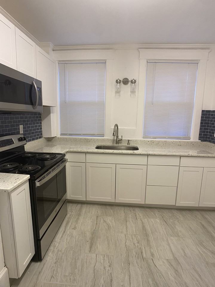 1815 Berkeley Avenue #1 - Photo 5 of 10