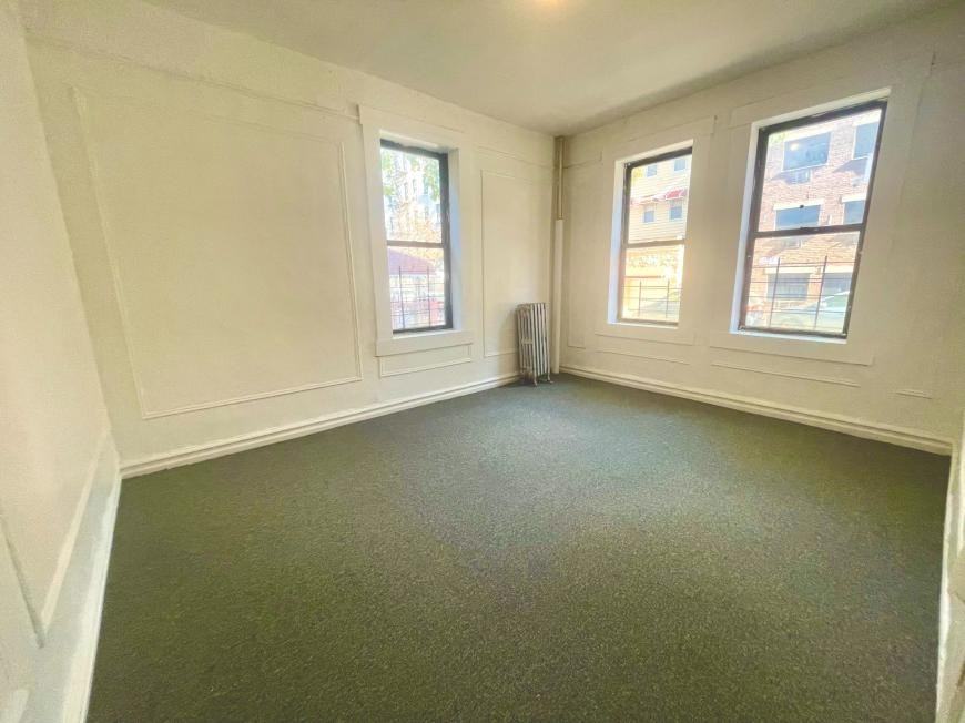 2511 Cruger Ave - Photo 2 of 7