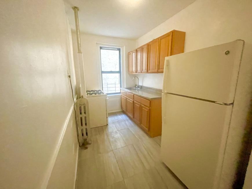 2511 Cruger Ave - Photo 4 of 7