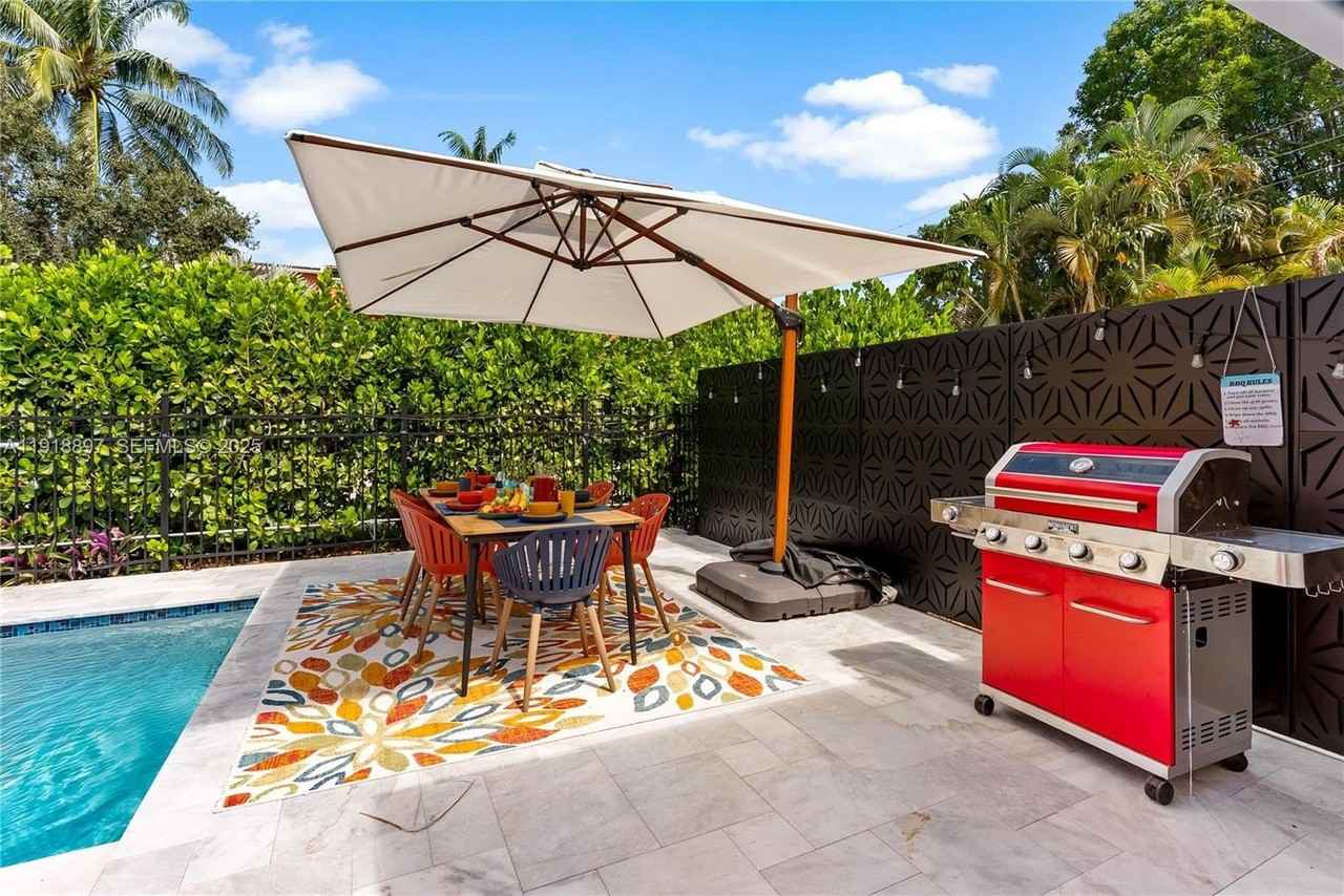 2600 Ne 15th St - Photo 3 of 49