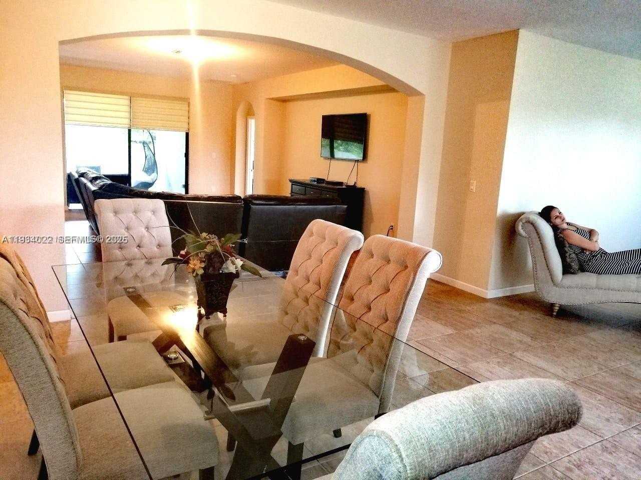 12782 Sw 184th Ter #12782 - Photo 4 of 12