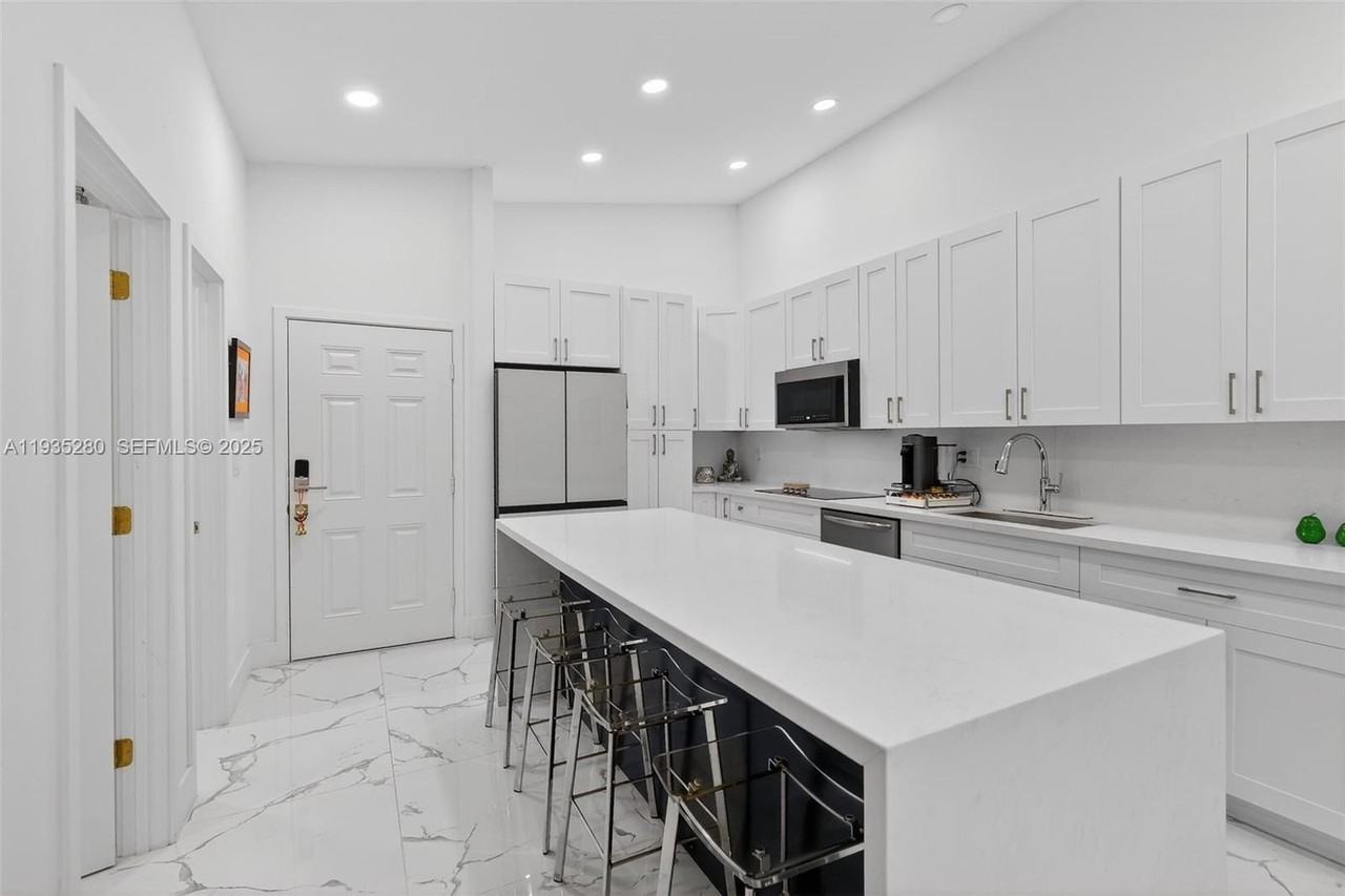 4730 Nw 102nd Ave #204-13 - Photo 6 of 50