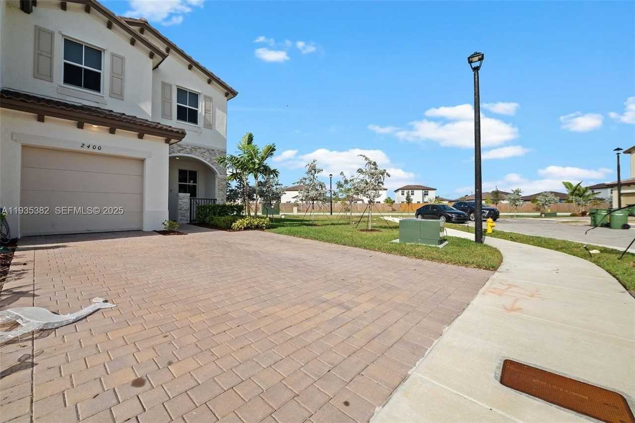 2400 Se 29th St #2400 - Photo 2 of 25