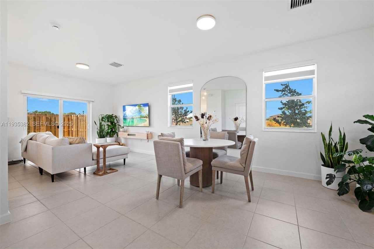 2400 Se 29th St #2400 - Photo 6 of 25