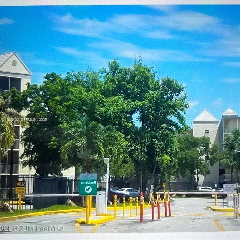 8120 Geneva Ct #554 - Photo 5 of 32