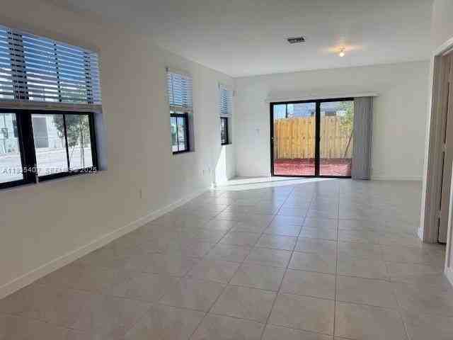 1596 Ne 3rd Ave - Photo 5 of 16