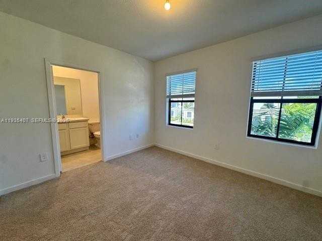 1596 Ne 3rd Ave - Photo 6 of 16