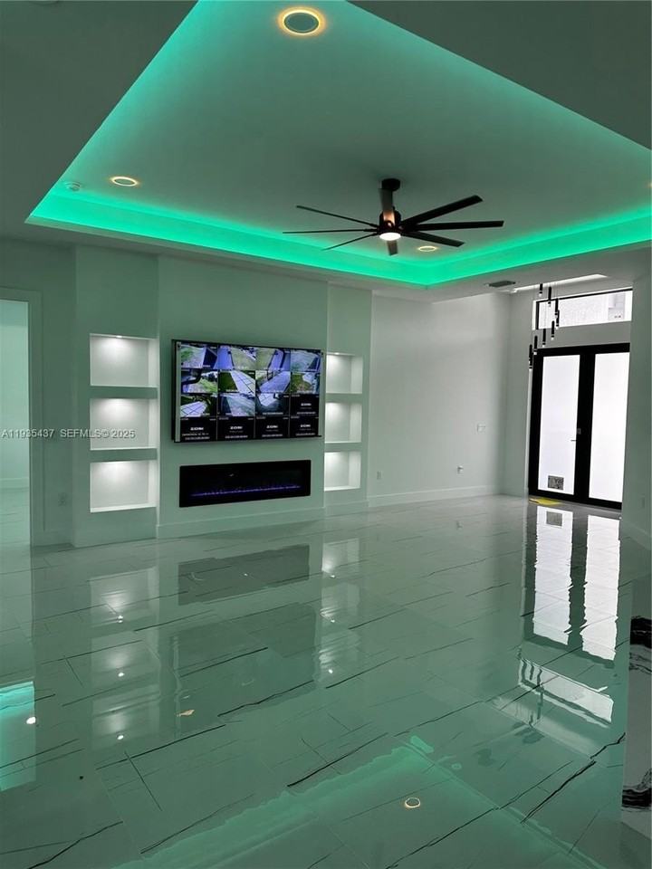 616 Maple Ave N #1 - Photo 3 of 17