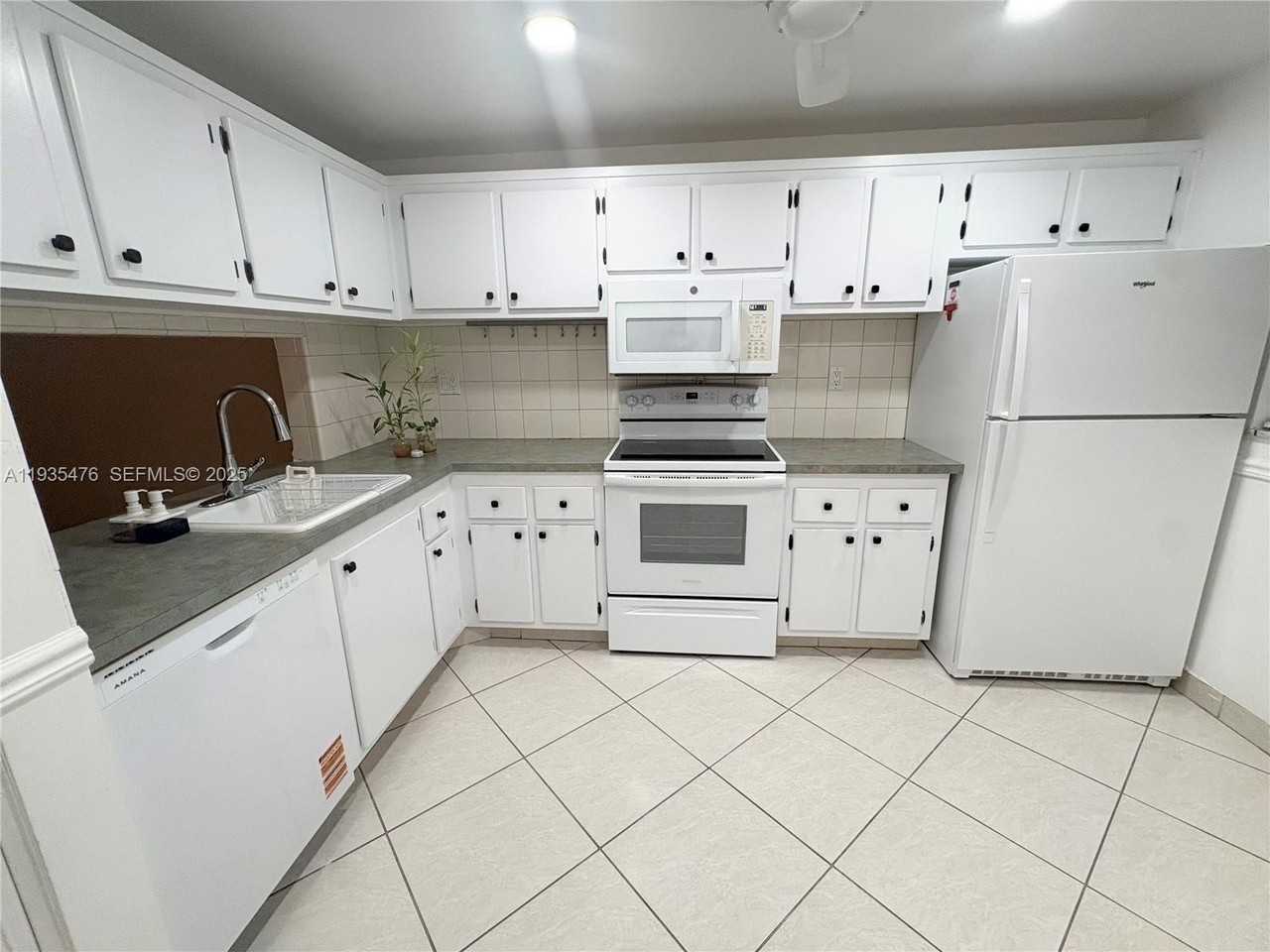 8826 W Mcnab Rd #202 - Photo 2 of 10