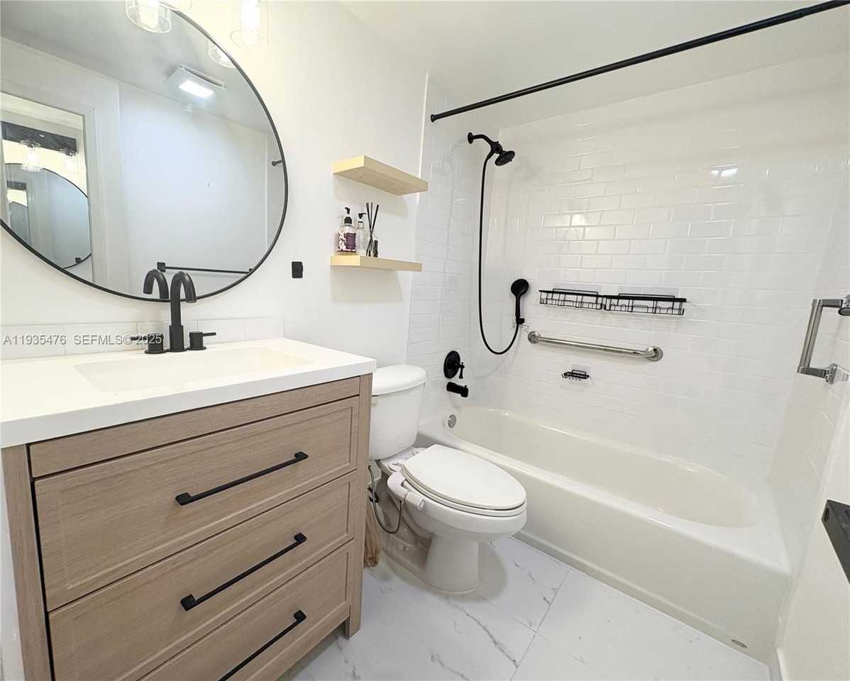 8826 W Mcnab Rd #202 - Photo 3 of 10