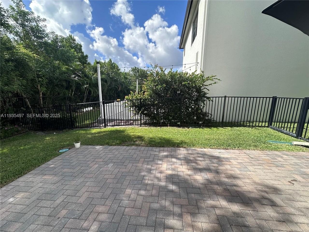 8951 Madrid Cir - Photo 2 of 27