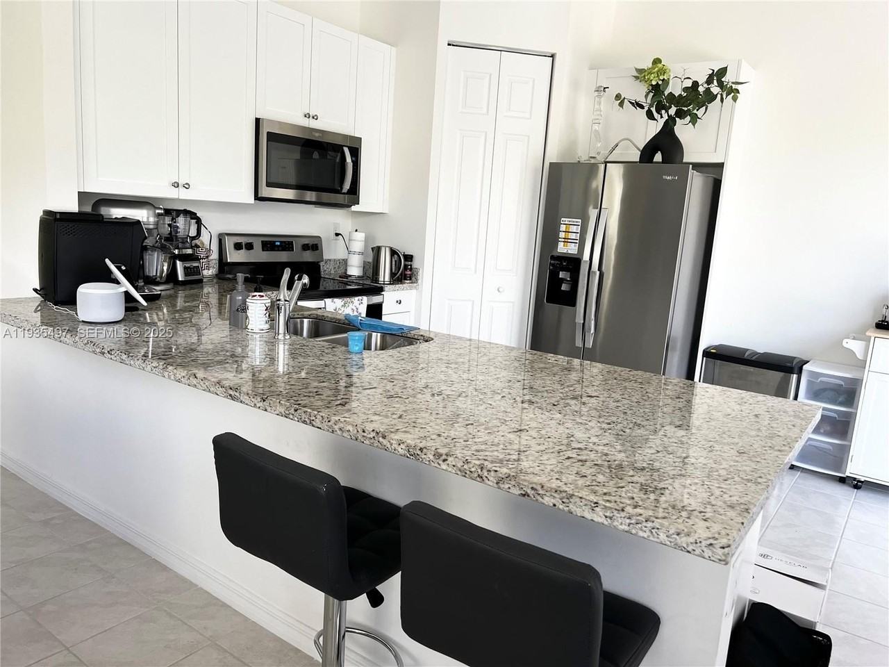 8951 Madrid Cir - Photo 7 of 27