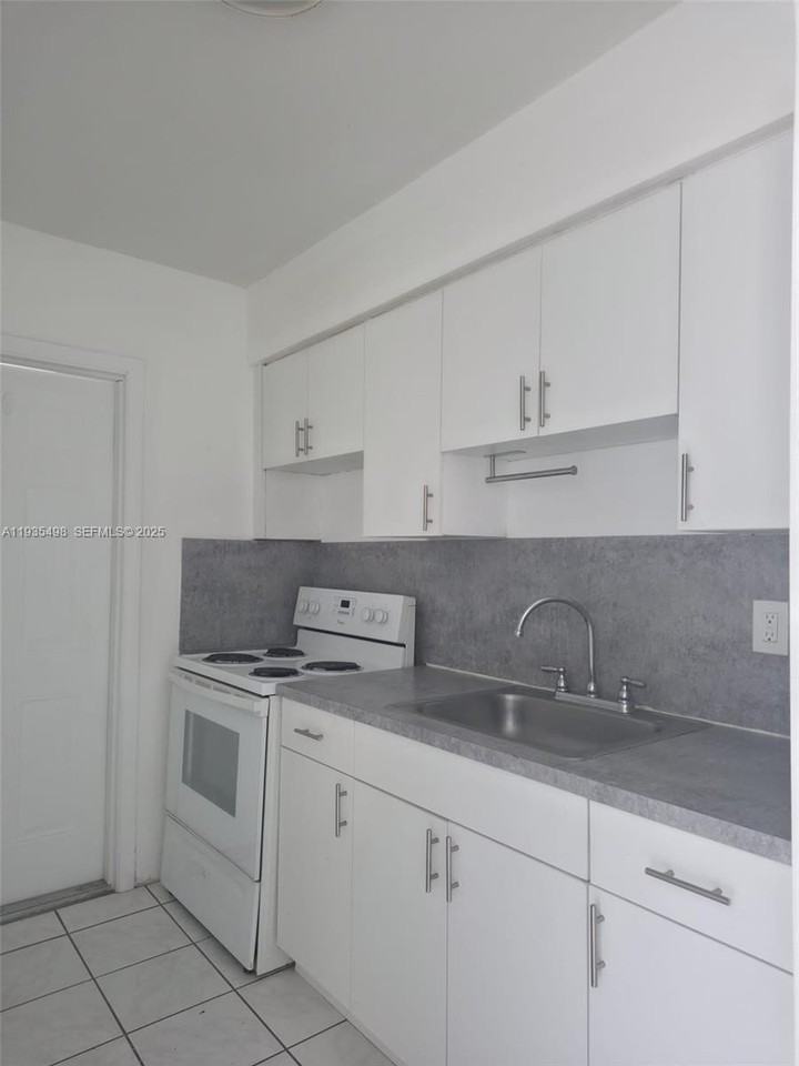 1610 Liberty St #3 - Photo 6 of 22