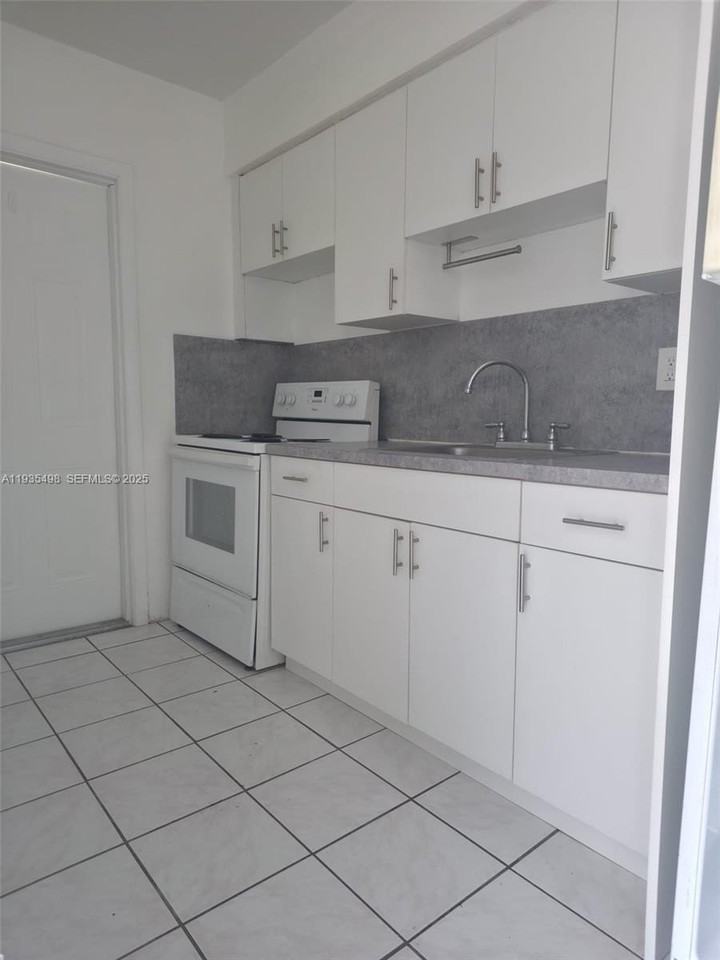 1610 Liberty St #3 - Photo 7 of 22