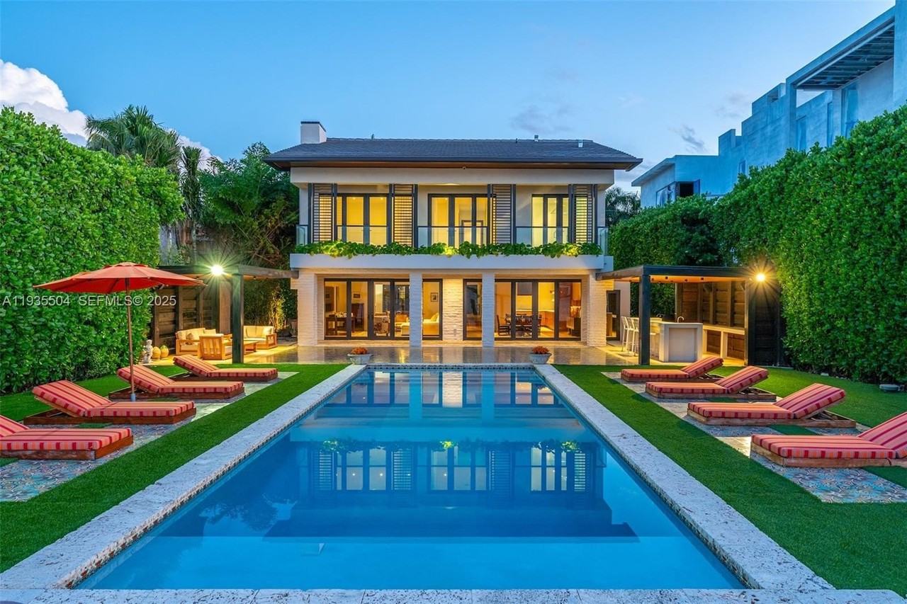 1277 N Venetian Way - Photo 4 of 39