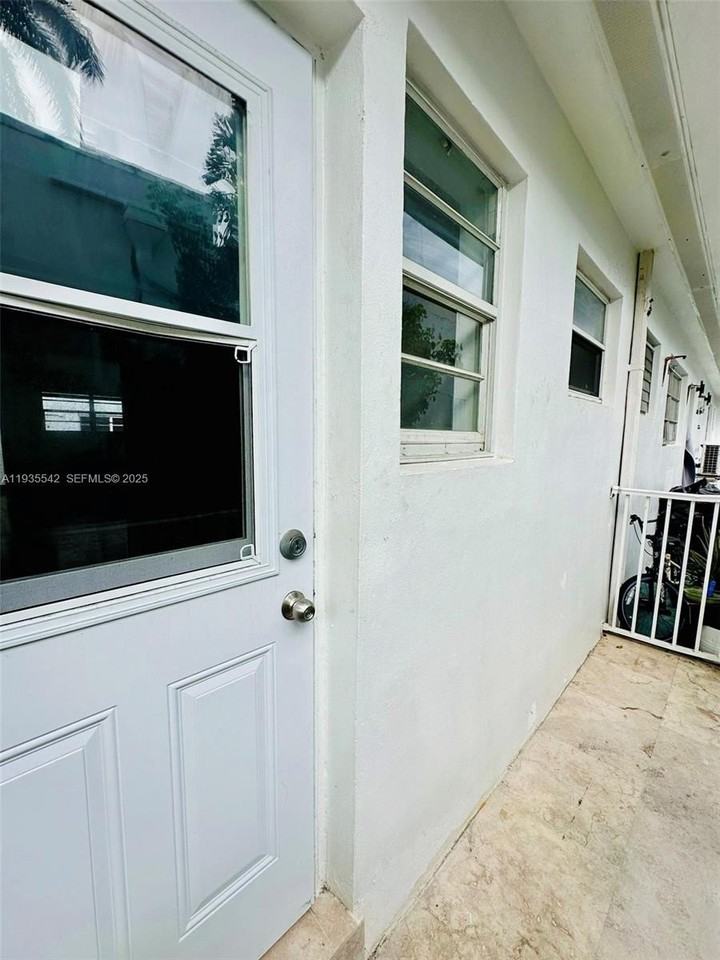 1231 Pennsylvania Ave #9 - Photo 2 of 9