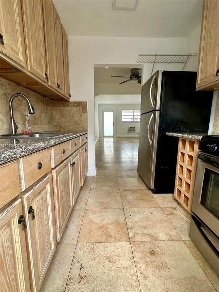 1231 Pennsylvania Ave #9 - Photo 4 of 9