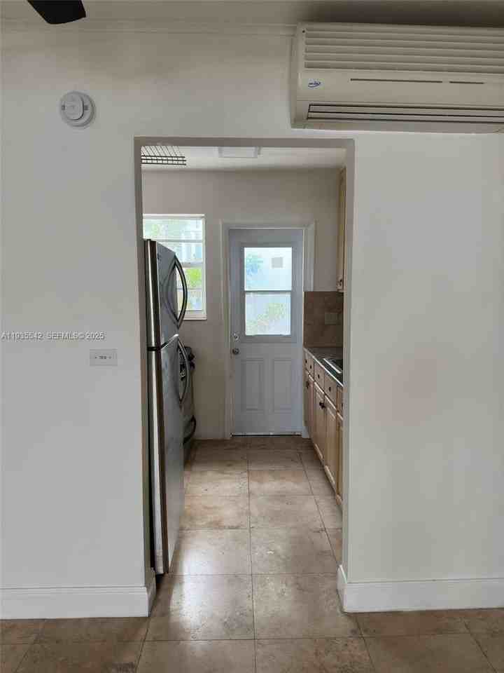 1231 Pennsylvania Ave #9 - Photo 5 of 9