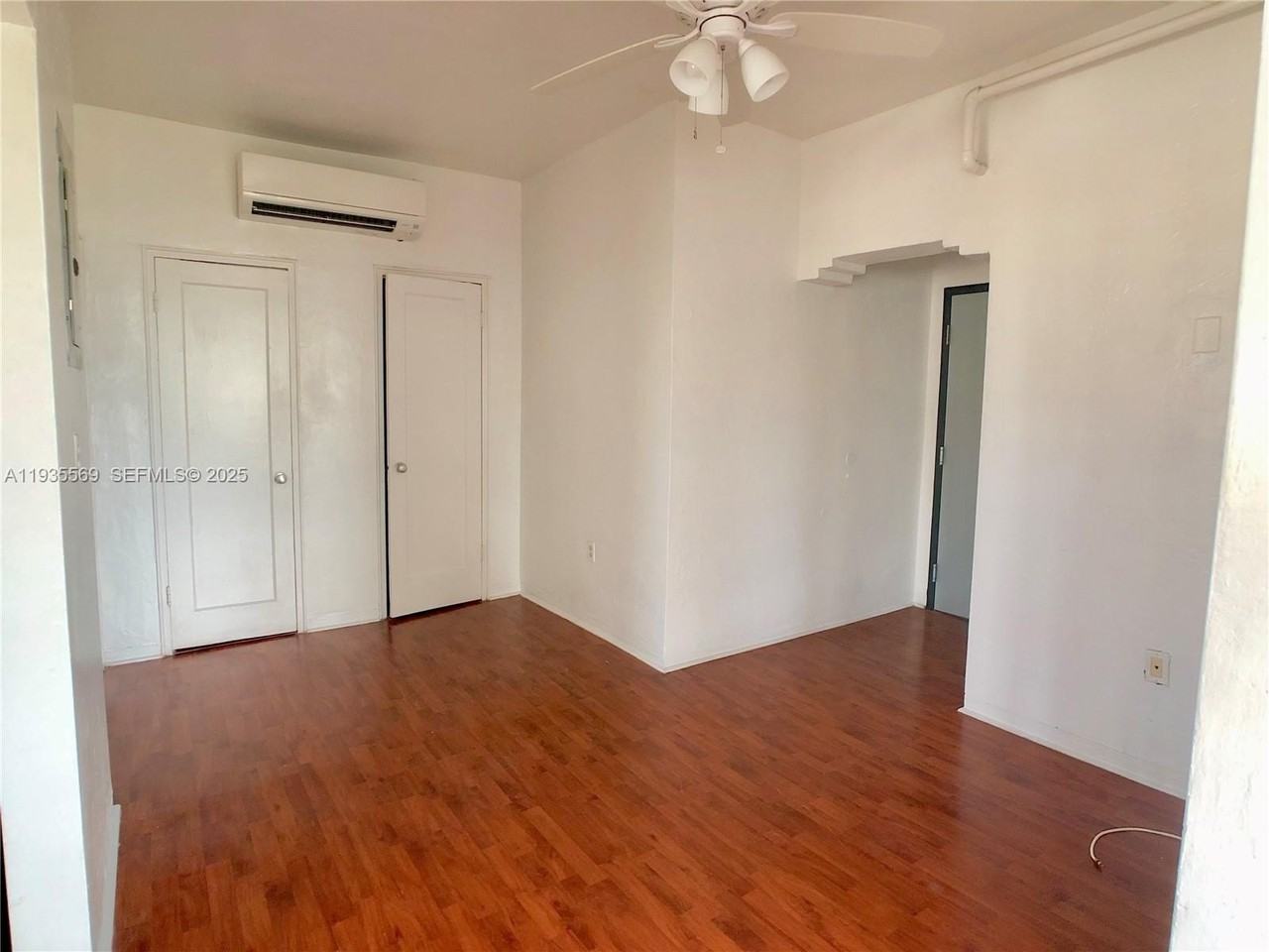 901 Collins Ave #301 - Photo 4 of 10