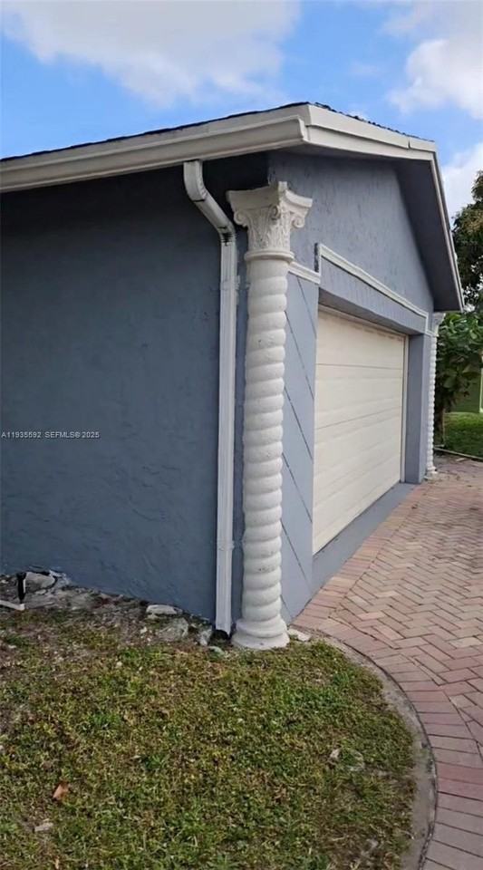 7601 Kimberly Blvd #MAIN - Photo 3 of 8