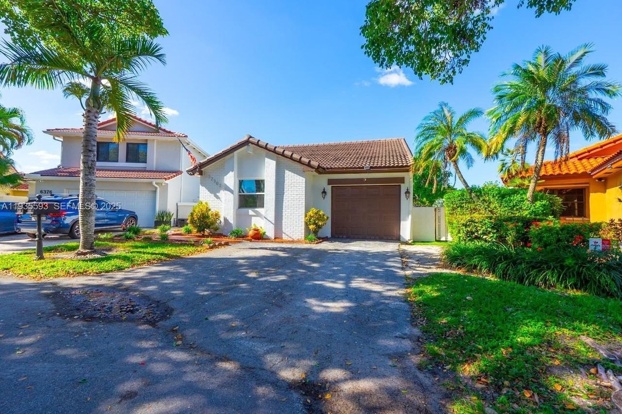 17302 Nw 63rd Pl - Photo 2 of 29