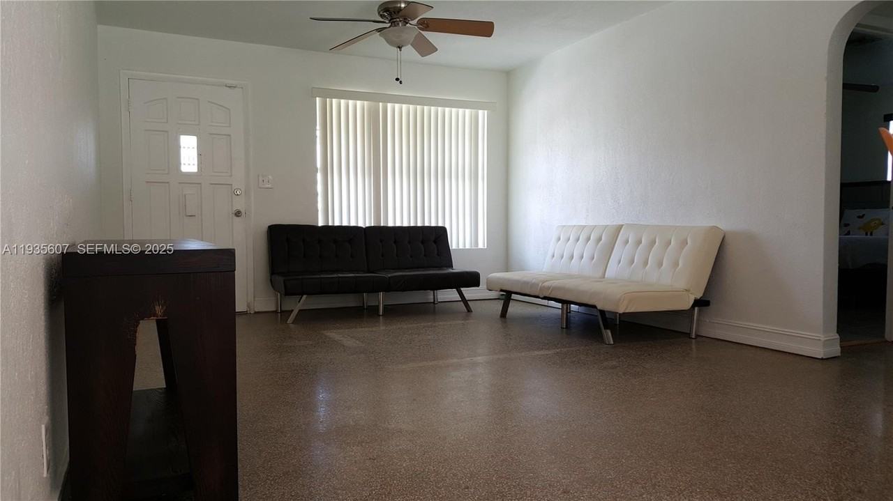 2822 Monroe St - Photo 3 of 10