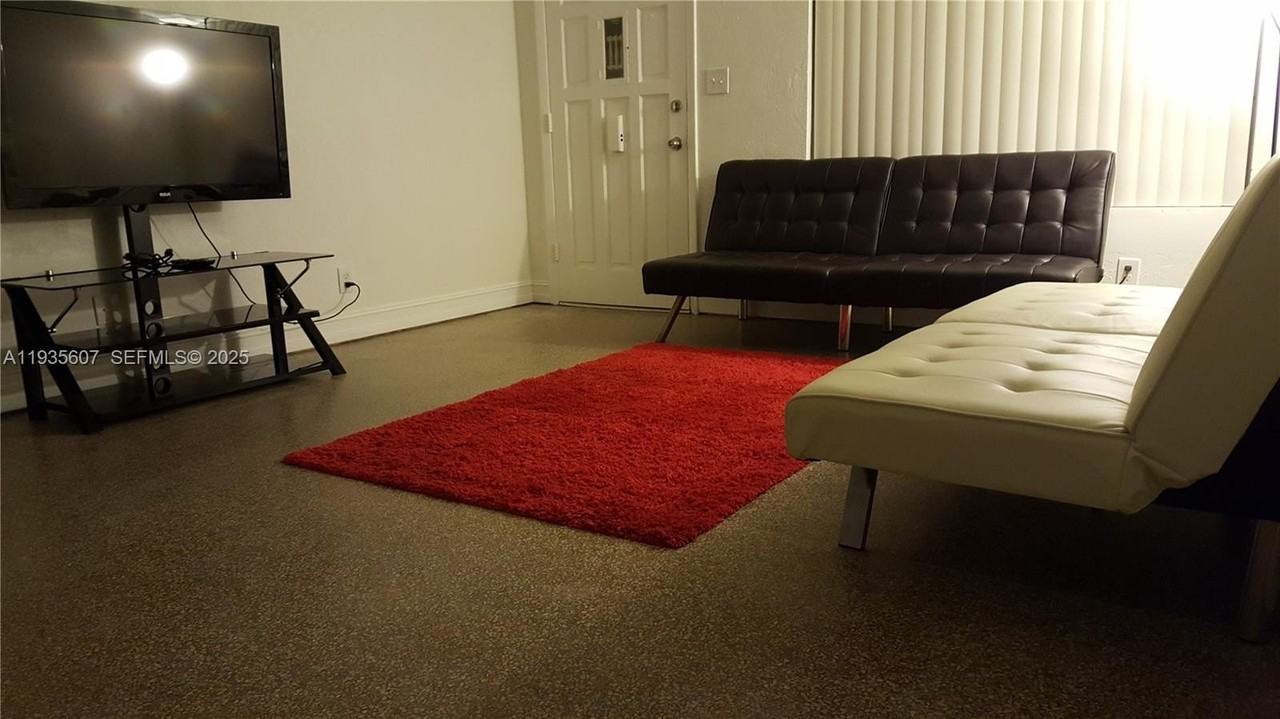 2822 Monroe St - Photo 4 of 10