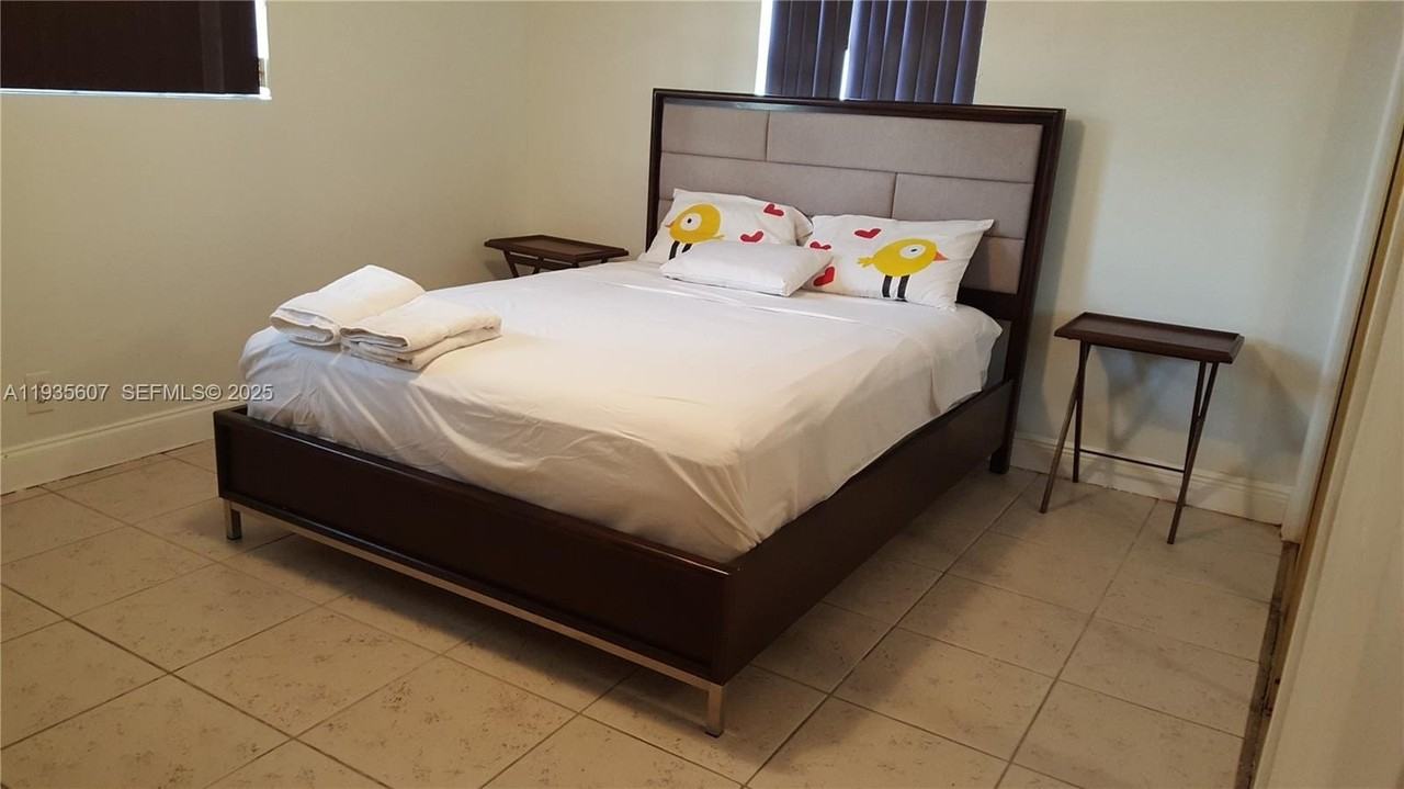 2822 Monroe St - Photo 5 of 10