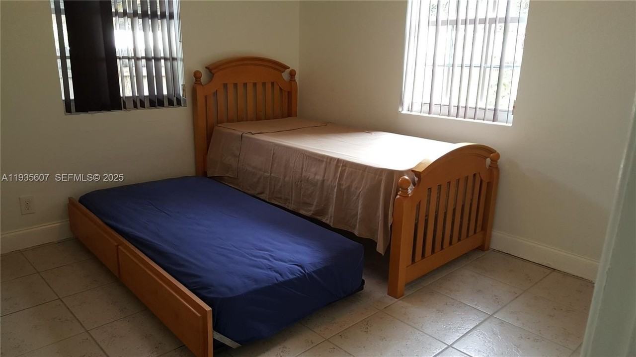 2822 Monroe St - Photo 6 of 10