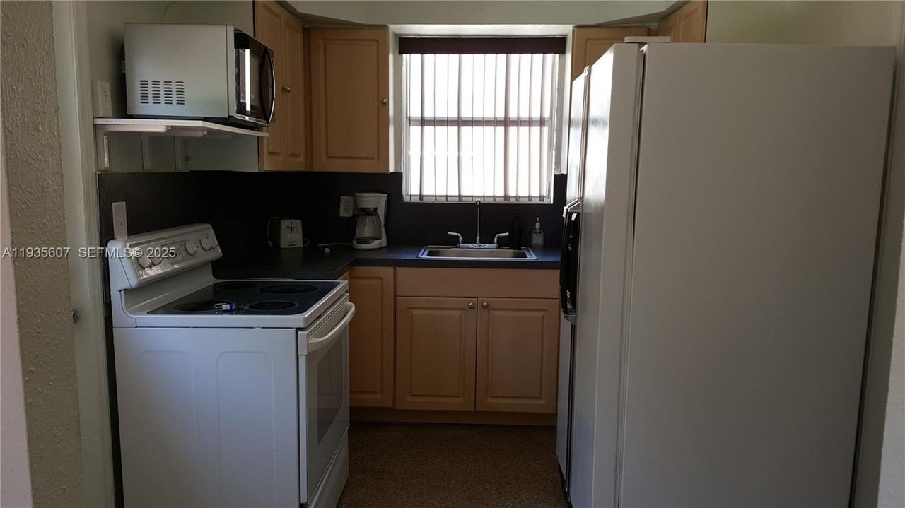 2822 Monroe St - Photo 7 of 10