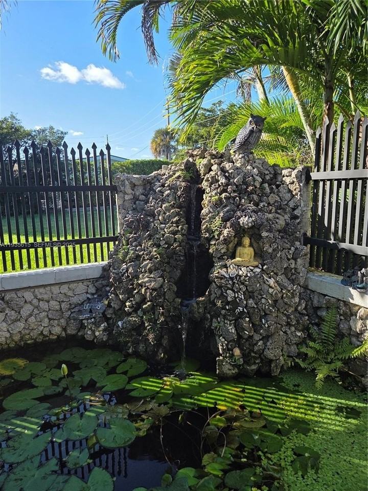 301 Sw 5th St - Photo 4 of 43