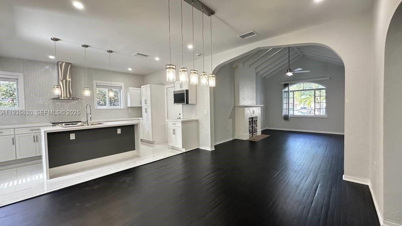 1824 Sw 24th St - Photo 2 of 35