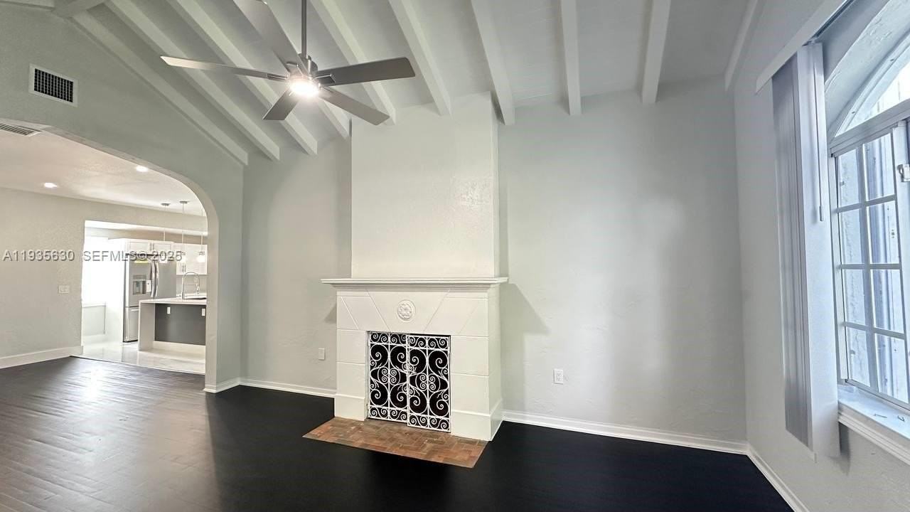 1824 Sw 24th St - Photo 3 of 35