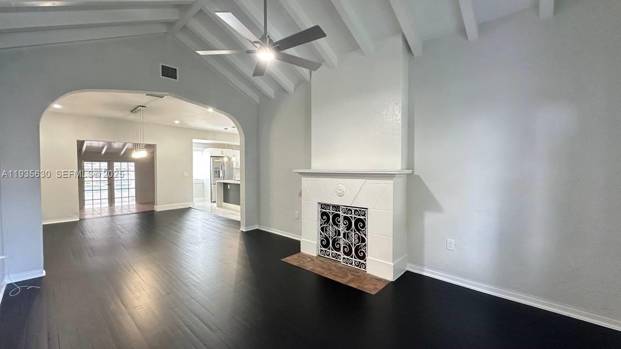 1824 Sw 24th St - Photo 5 of 35