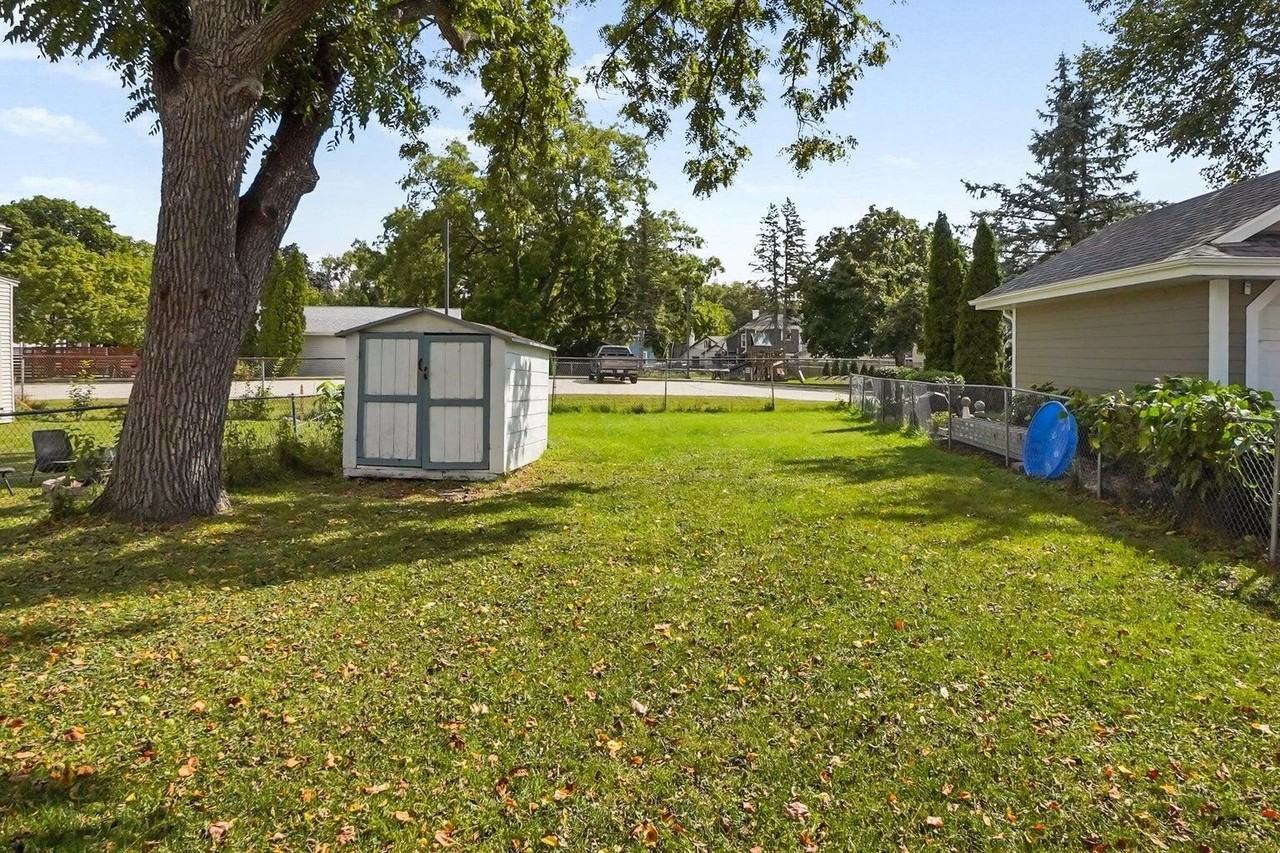 217 S Cross St - Photo 2 of 15