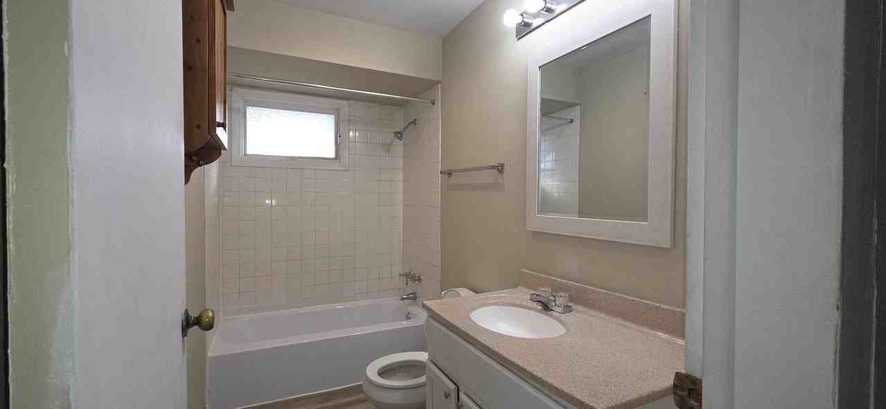 217 S Cross St - Photo 3 of 15