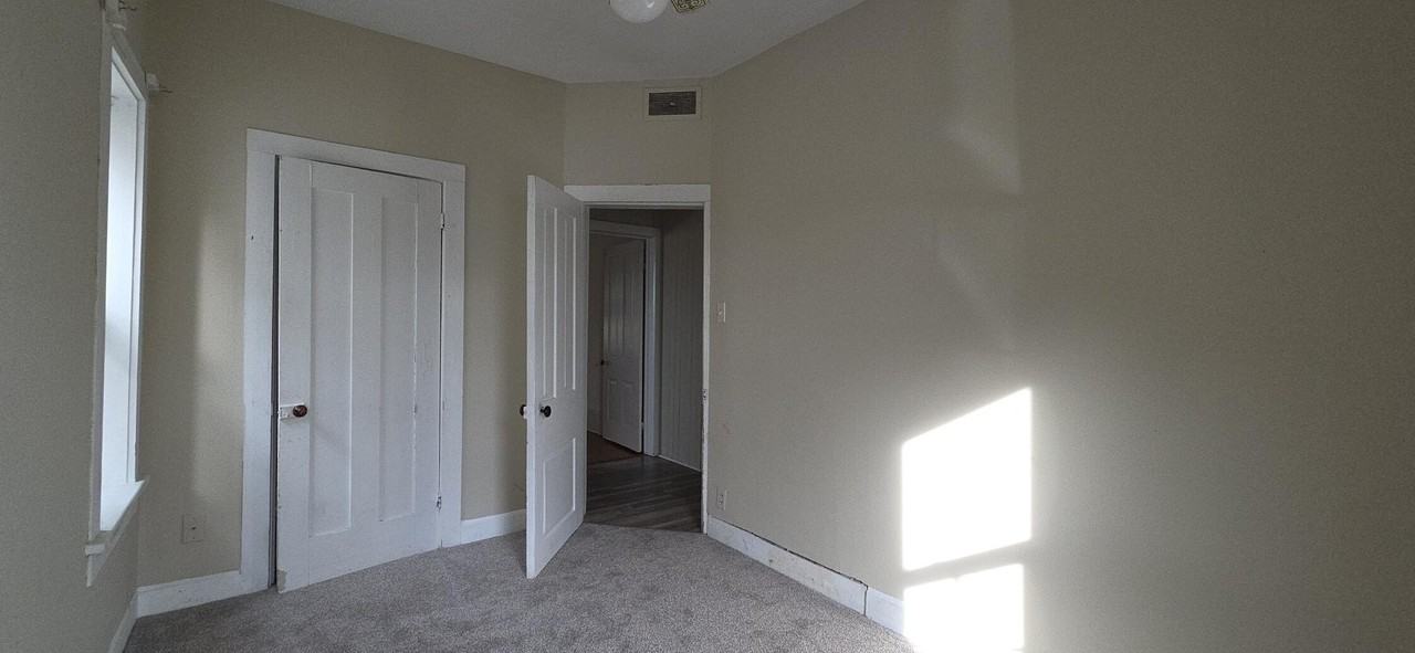 217 S Cross St - Photo 4 of 15