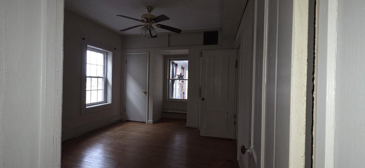 217 S Cross St - Photo 5 of 15