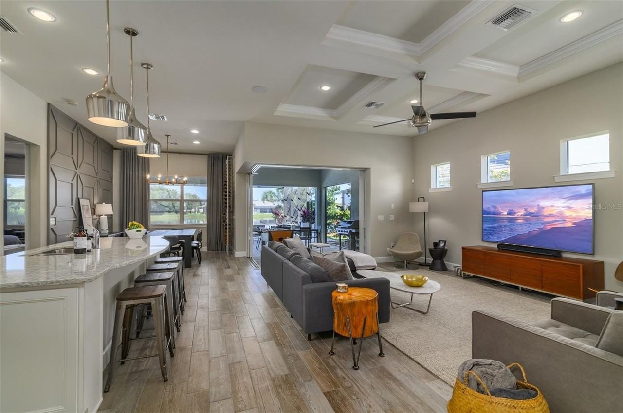 12203 Seabrook Ave - Photo 6 of 38