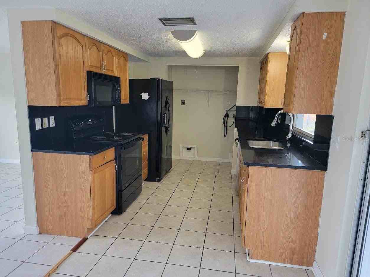 22353 Buffalo Ave - Photo 2 of 18