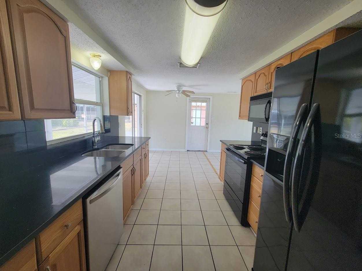 22353 Buffalo Ave - Photo 3 of 18