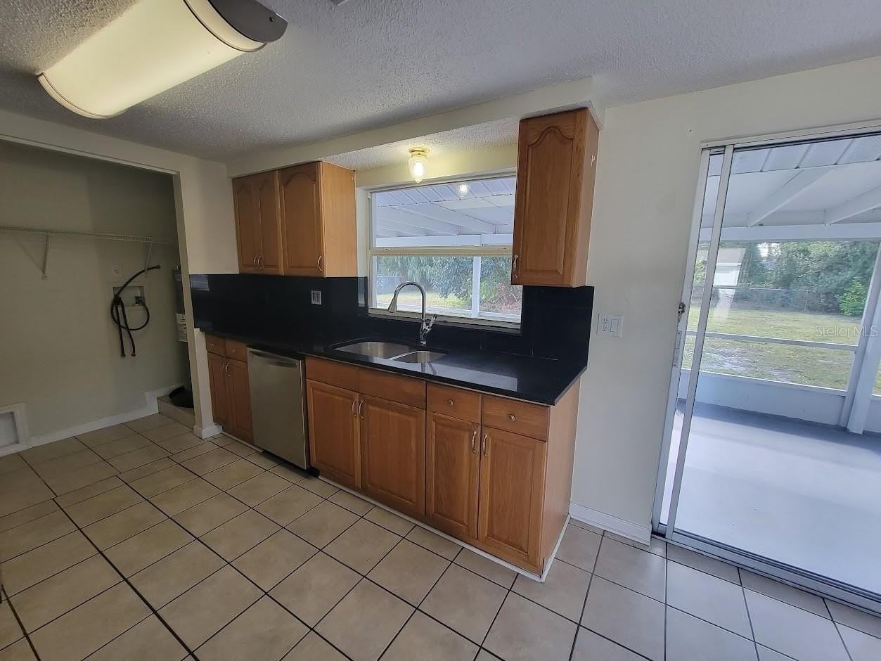 22353 Buffalo Ave - Photo 7 of 18