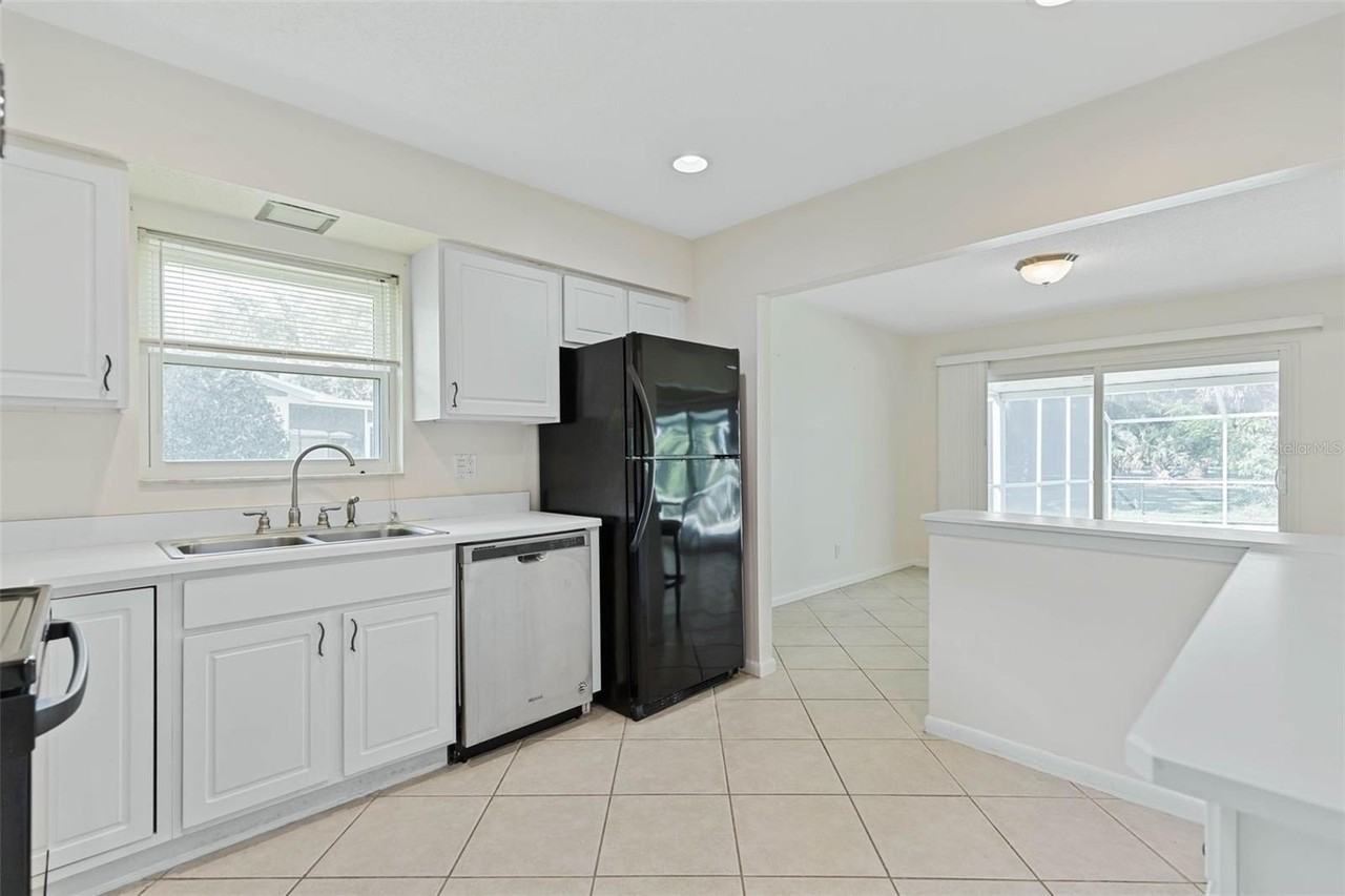 9 Crompton Pl - Photo 3 of 50