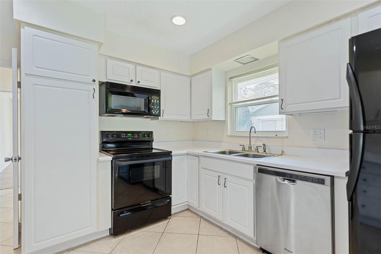 9 Crompton Pl - Photo 6 of 50