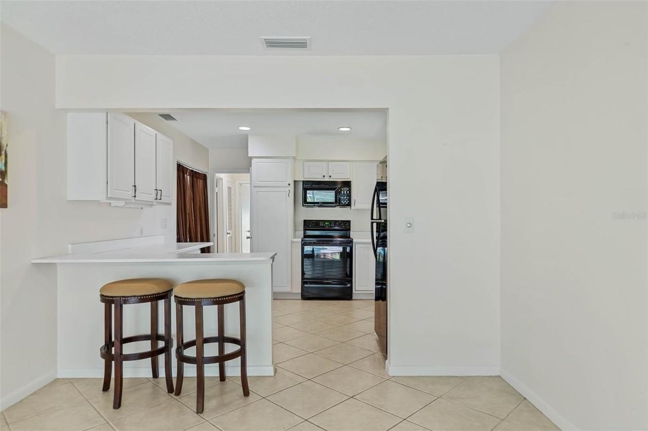 9 Crompton Pl - Photo 7 of 50