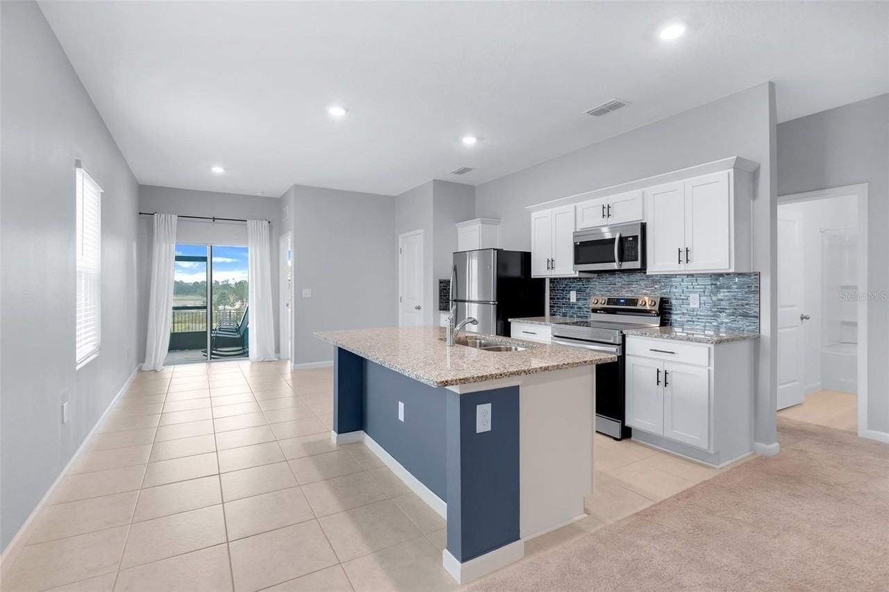 8716 Sportsman Loop - Photo 4 of 17