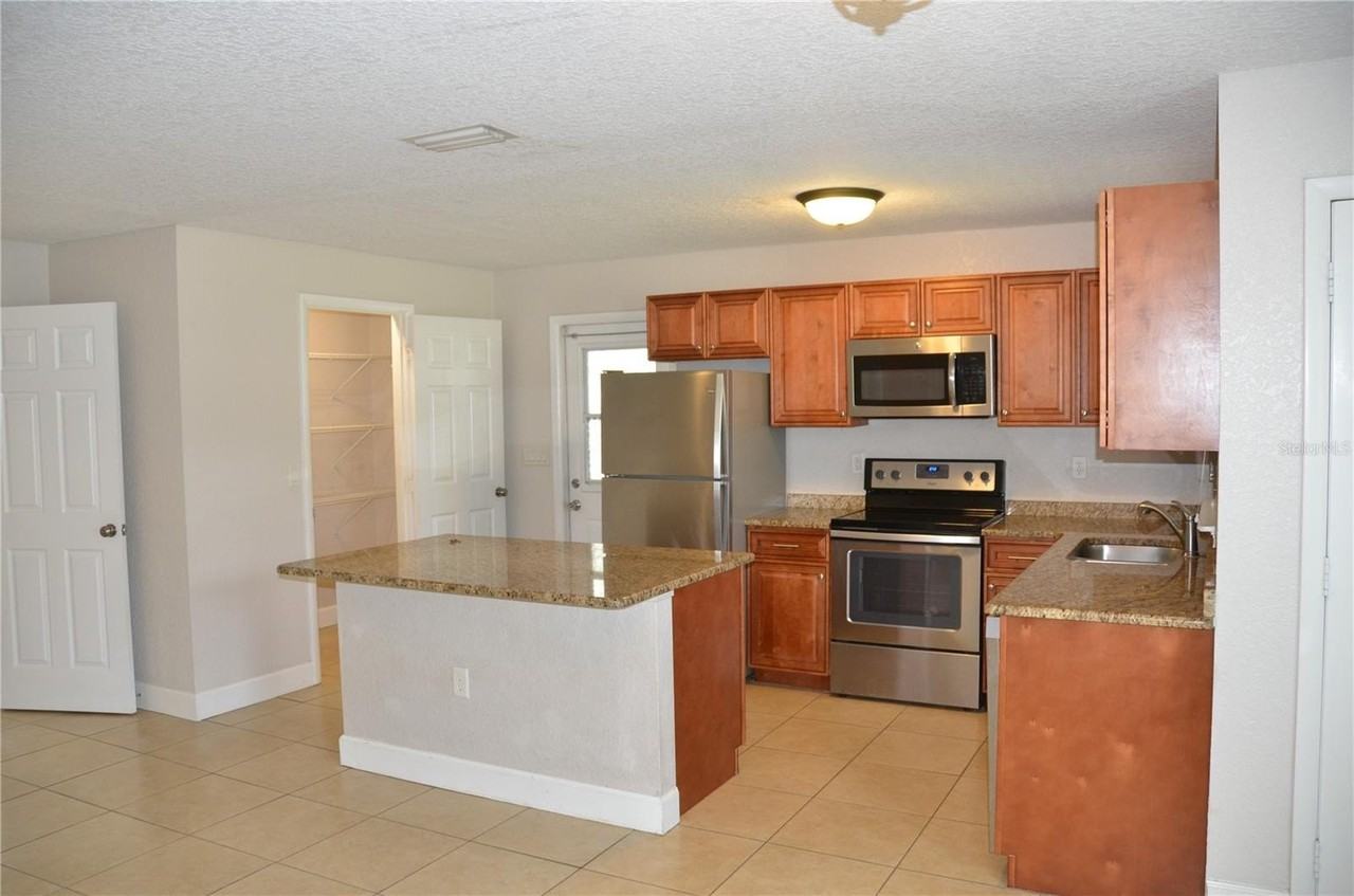 1602 Lancaster Ave - Photo 2 of 31